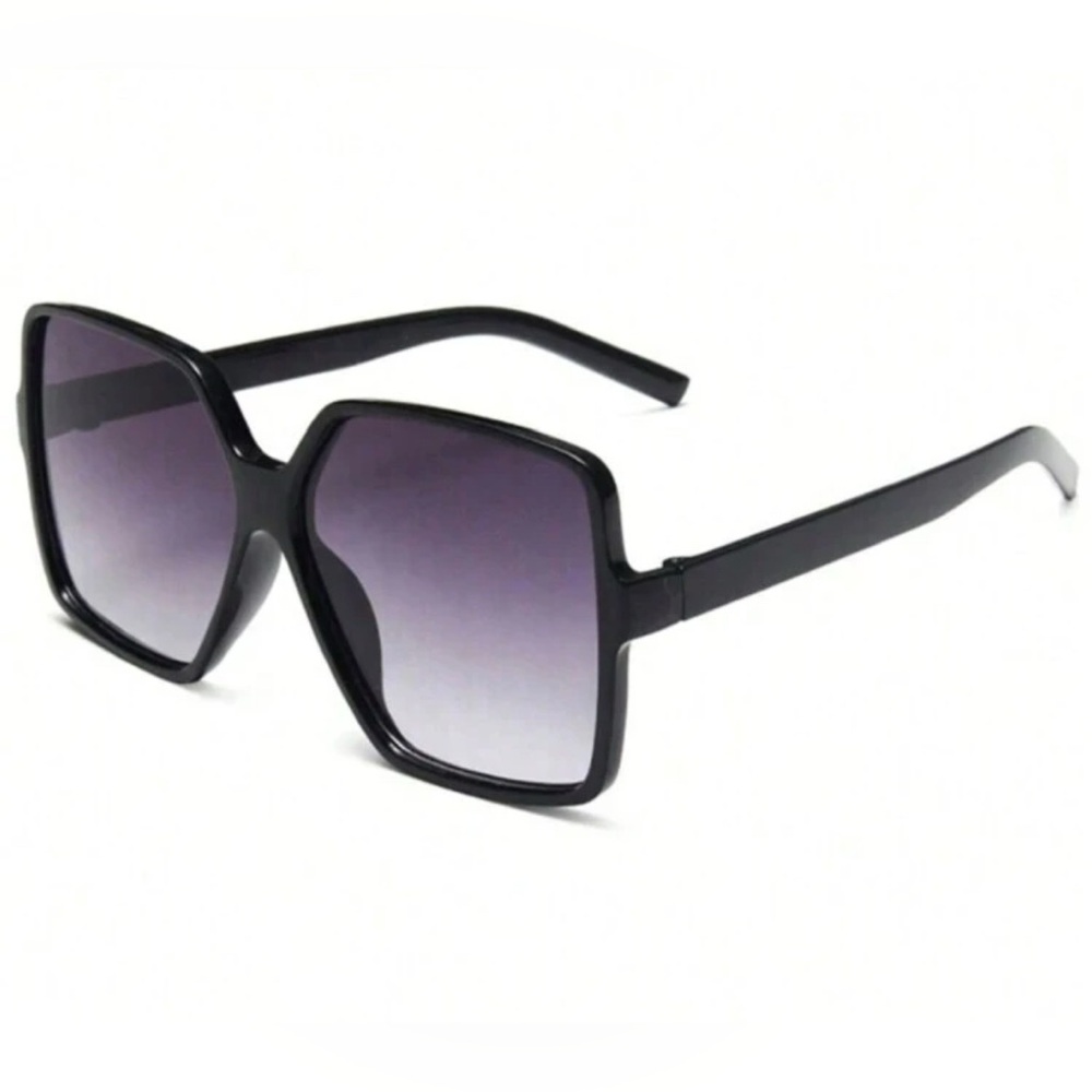 Chic Oversized Black Sunglasses